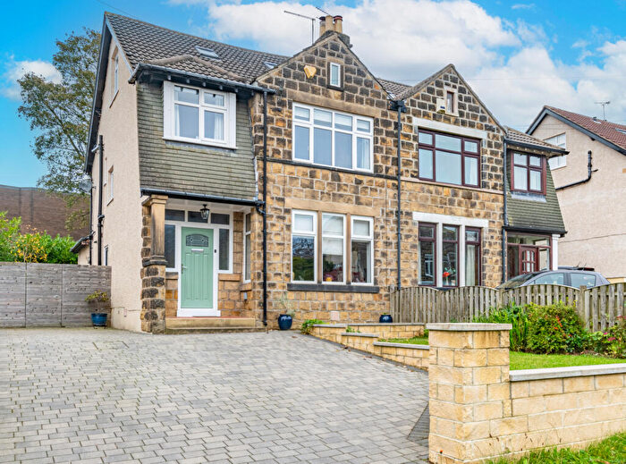 4 Bedroom Semi Detached House For Sale In Bentcliffe Drive, Leeds, LS17