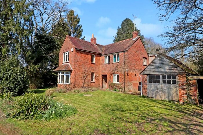 5 Bedroom Detached House For Sale In Bunns Lane, Hipley, PO7