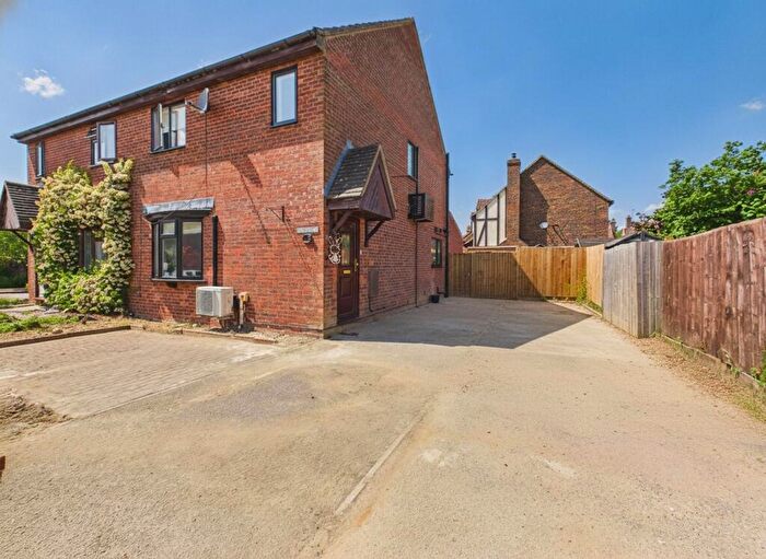 3 Bedroom Semi-Detached House For Sale In Hunters Way, Kimbolton, Huntingdon, PE28