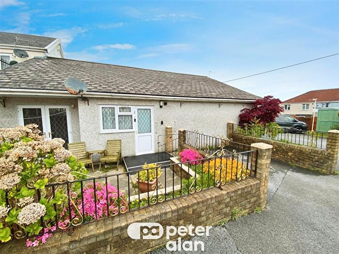 2 Bedroom Flat To Rent In Montana Park, Hirwaun, Aberdare, CF44