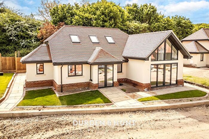 2 Bedroom Detached Bungalow To Rent In Mott Street, Loughton, IG10