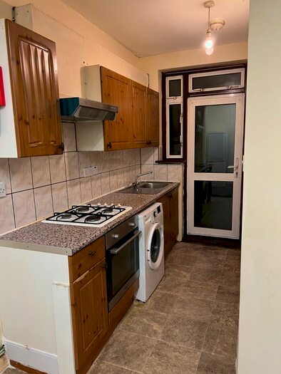 2 Bedroom Flat To Rent In Elgin Road, Ilford, IG3