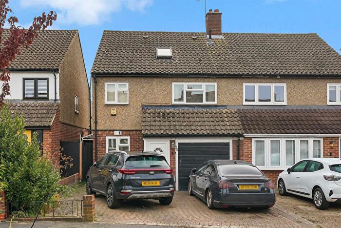 4 Bedroom Semi-Detached House For Sale In Tabrums Way, Upminster, RM14