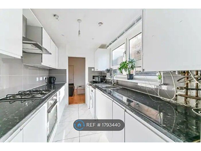 4 Bedroom Semi-Detached House To Rent In Portland Road, Kingston, KT1