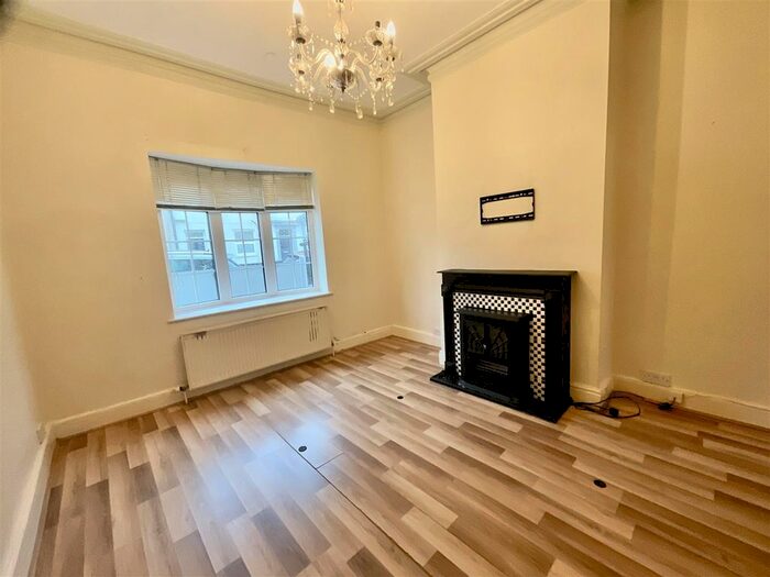 4 Bedroom Property To Rent In James Street, Scarborough, YO12