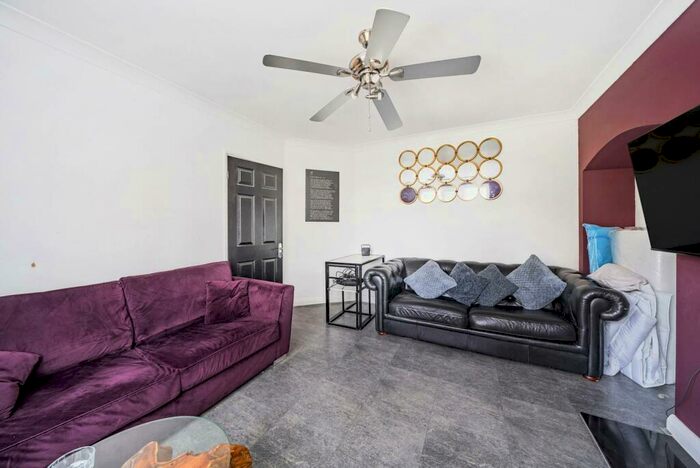 2 Bedroom Terraced House To Rent In Deansbrook Road, Edgware, HA8