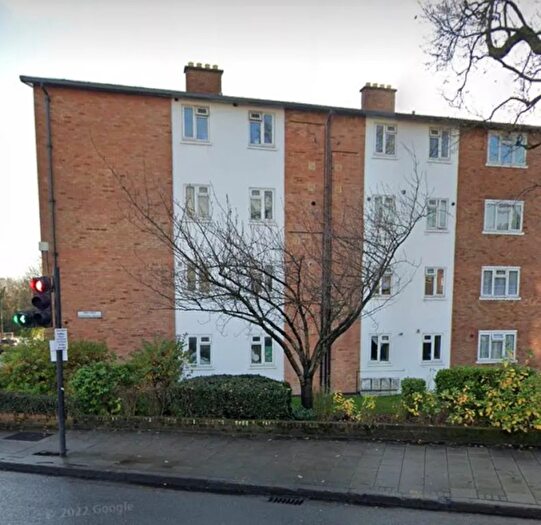2 Bedroom Flat For Sale In Kenton Road, Harrow, HA3