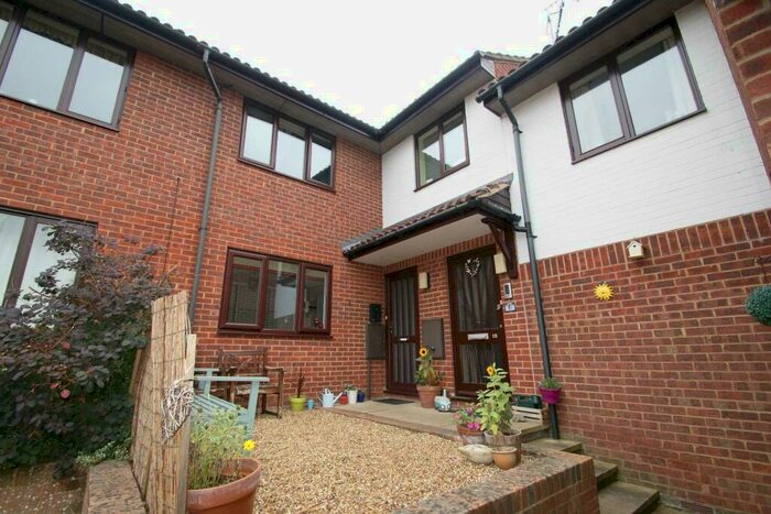 1 Bedroom Apartment To Rent In Fairhill, Hemel Hempstead, HP3