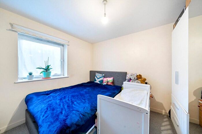 1 Bedroom Apartment For Sale In Kenton Road, Harrow, HA3
