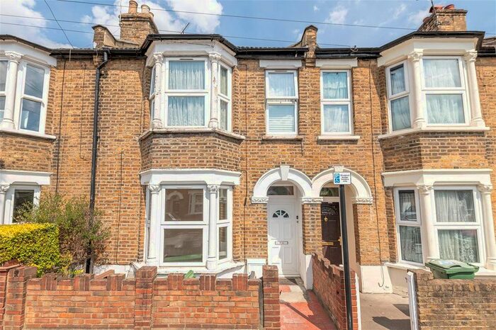 2 Bedroom Flat To Rent In The Crescent, Walthamstow, E17