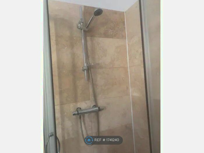 Studio To Rent In First Floor, Bristol, BS8 - Photo 3