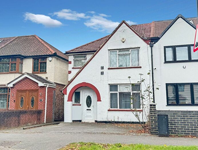 5 Bedroom Semi-Detached House To Rent In Vicarage Farm Road, Heston, TW5