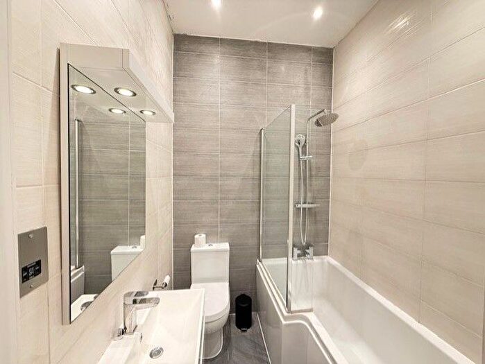 1 Bedroom Flat To Rent In Vicarage Road, Watford, WD18