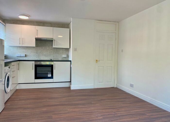 Studio To Rent In Nightingale Road, Wood Green, N22