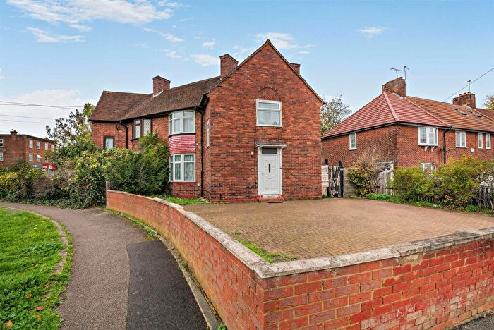 3 Bedroom Semi Detached House For Sale In Aberconway Road, Morden, SM4