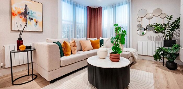 3 Bedroom Flat For Sale In Twelvetrees Park, West Ham, E16