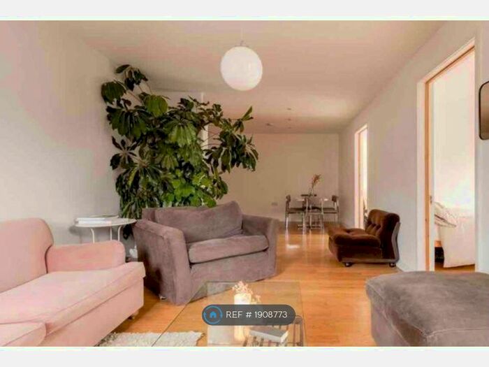 2 Bedroom Flat To Rent In Dalston Kingsland Road, London, E8