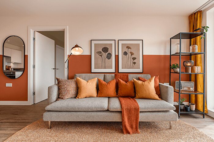 2 Bedroom Flat For Sale In Plot . - Bed Apt, Cavalier Court, Gillingham, ME4