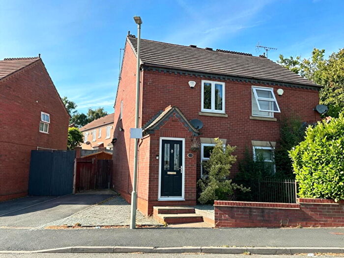 2 Bedroom Semi-Detached House For Sale In Steppingstone Street, Dudley, DY1
