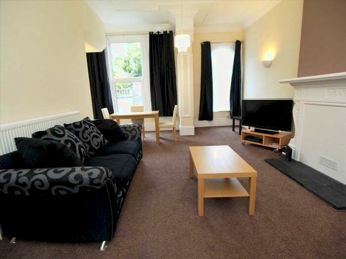 2 Bedroom Apartment To Rent In Mannamead Road, Plymouth, PL4