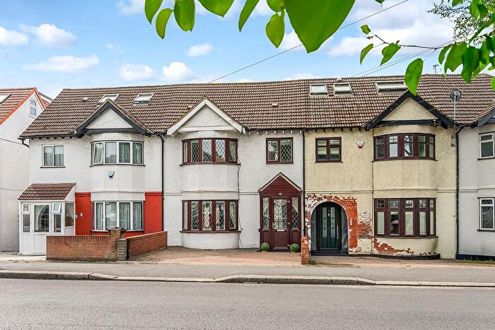 3 Bedroom Property For Sale In New Road, Chingford, E4