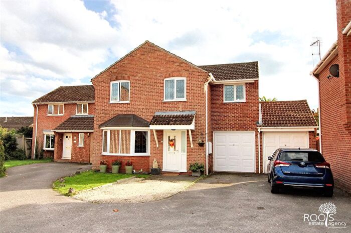 4 Bedroom Detached House For Sale In Grassington Place, Thatcham, RG19