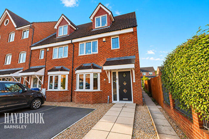 3 Bedroom Town House For Sale In Kingfisher Drive, Wombwell, S73