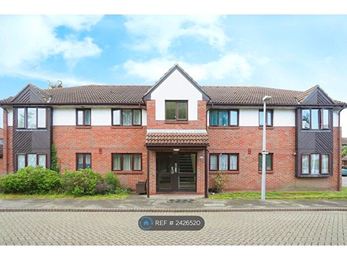1 Bedroom Flat To Rent In Banner Close, Purfleet, RM19
