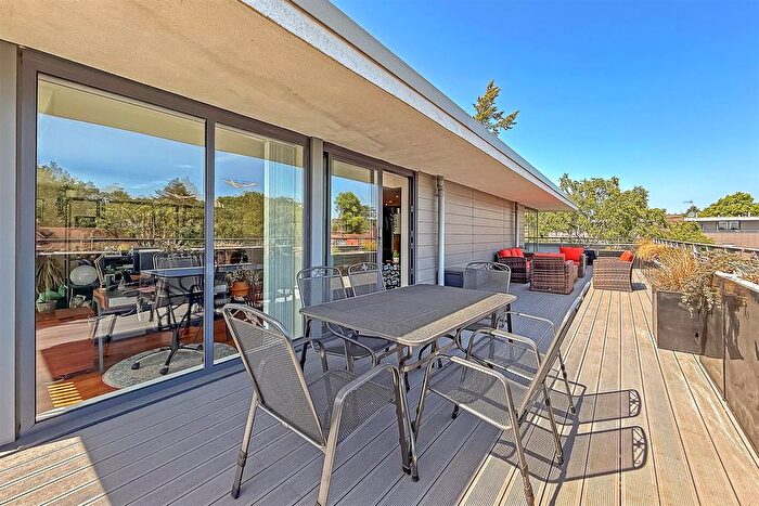 2 Bedroom Flat For Sale In Hatfield Road, St. Albans, AL1