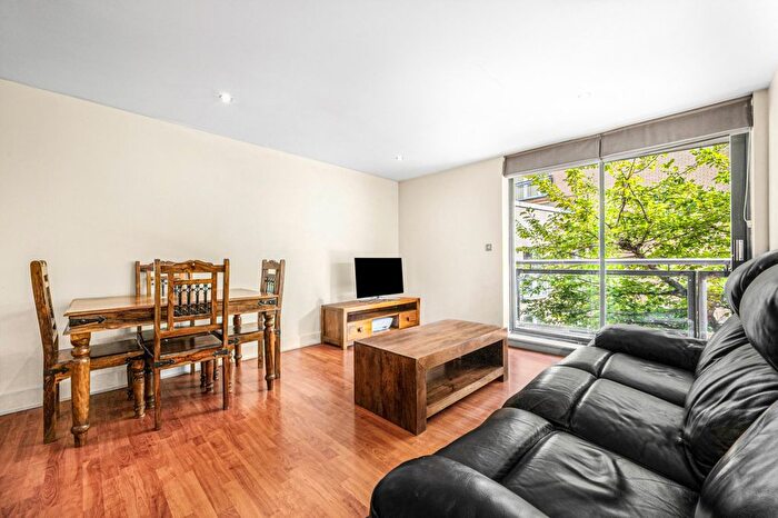 1 Bedroom Flat For Sale In Galaxy Building, Crews Street, E14