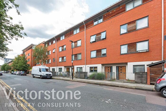 3 Bedroom Maisonette To Rent In Bemerton Street, London, N1