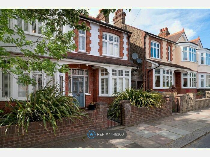4 Bedroom Semi-Detached House To Rent In Arragon Gardens, London, SW16