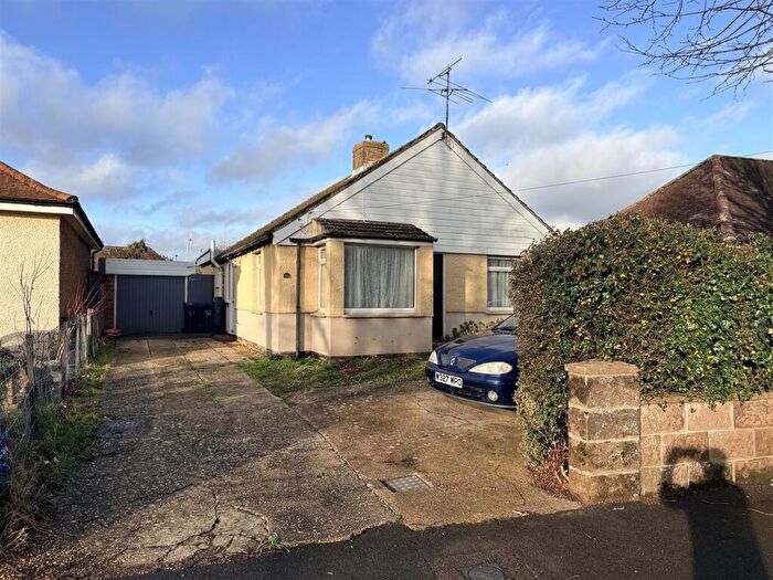 2 Bedroom Detached Bungalow For Sale In Pratton Avenue, Lancing, BN15