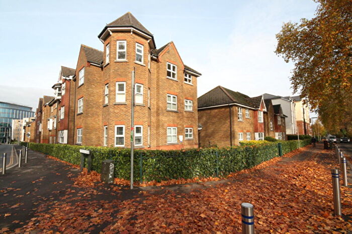 2 Bedroom Flat For Sale In Burleigh Gardens, Woking, GU21