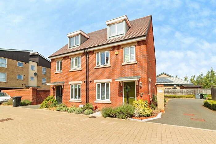 3 Bedroom Semi-Detached House For Sale In Somerville Croft, Biggleswade, SG18