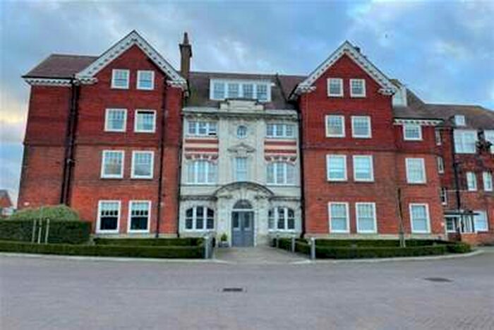 2 Bedroom Flat To Rent In Eversley Park, Folkestone, CT20