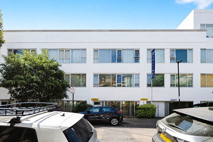 2 Bedroom Flat For Sale In Drayton Park, London, N5
