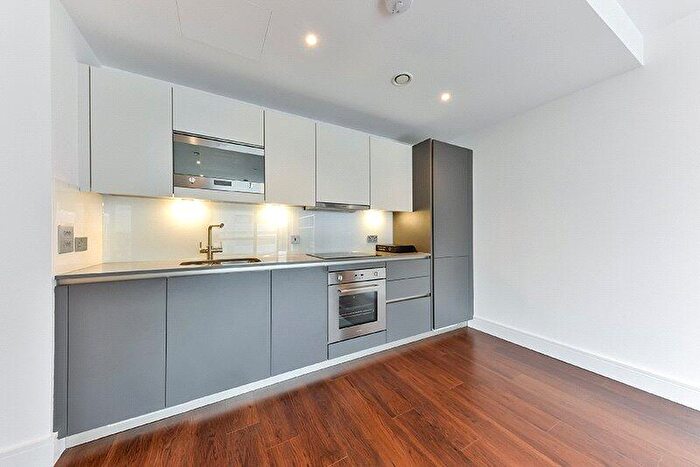 1 Bedroom Apartment To Rent In Maine Tower, Harbour Way, E14