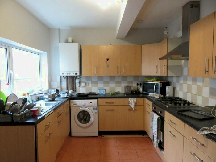 4 Bedroom Semi-Detached House To Rent In Grove Road, Nottingham, Nottinghamshire, NG7