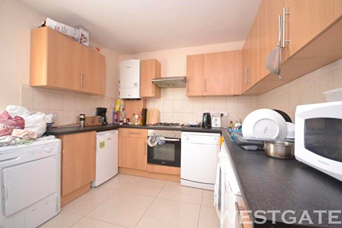 4 Bedroom Flat To Rent In Wokingham Road, Reading, RG6