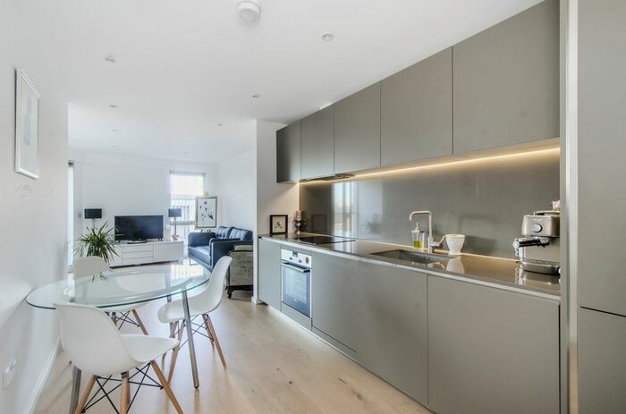 1 Bedroom Flat To Rent In Balham Hill, London, SW12