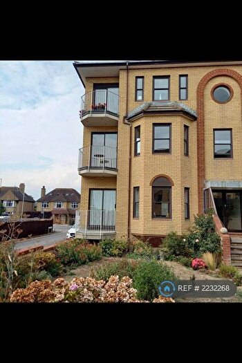 2 Bedroom Flat To Rent In South Road, Hythe, CT21