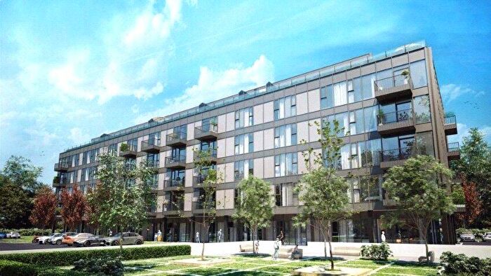 2 Bedroom Flat For Sale In Buckingham Road, Bletchley, Milton Keynes, Buckinghamshire, MK3
