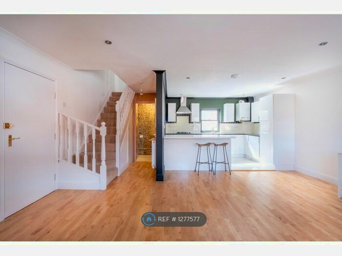 2 Bedroom Maisonette To Rent In Chatsworth Way, London SE27