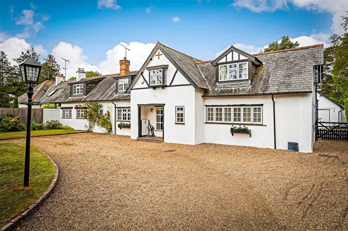 3 Bedroom Semi-Detached House For Sale In New Lane, Sutton Green, Guildford, Surrey, GU4