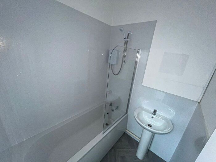3 Bedroom Flat To Rent In Warbreck Drive, Blackpool, Lancashire, FY2