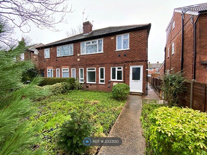 2 Bedroom Flat To Rent In Western Avenue, Perivale, Greenford, UB6