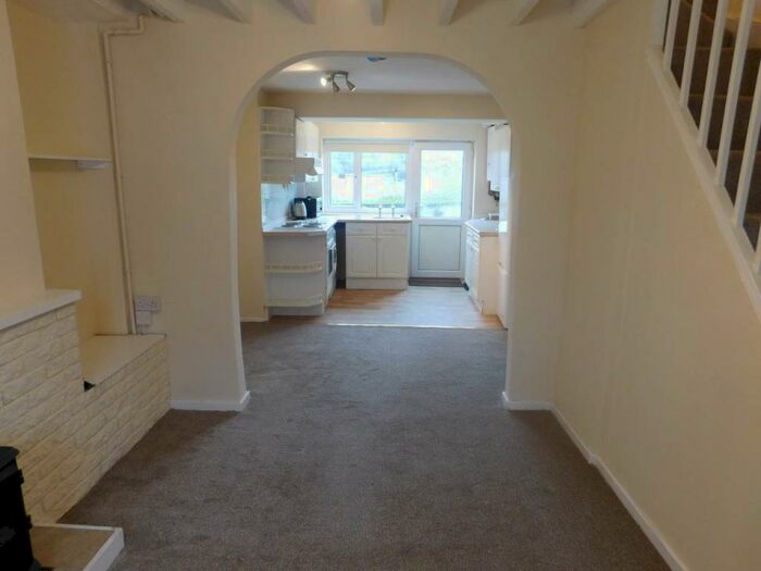 2 Bedroom House To Rent In Penchwintan Terrace, Bangor, Gwynedd, LL57