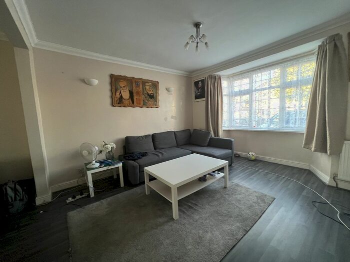 3 Bedroom Semi-Detached House To Rent In Scotts Road, Southall, Greater London, UB2