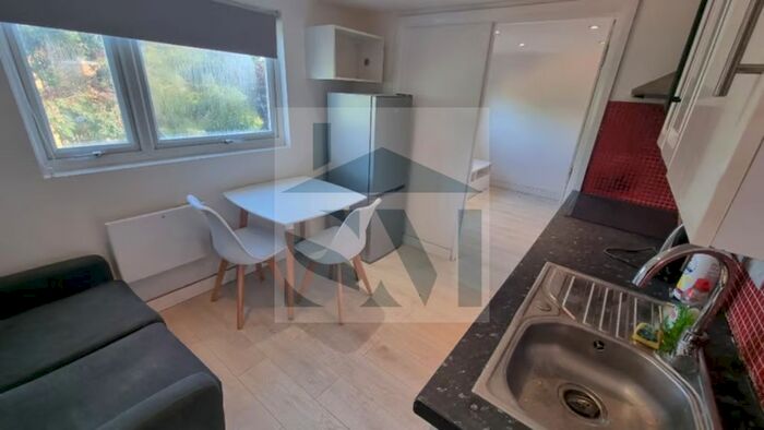 1 Bedroom Flat To Rent In Mill Farm Crescent, Hounslow, Greater London, TW4